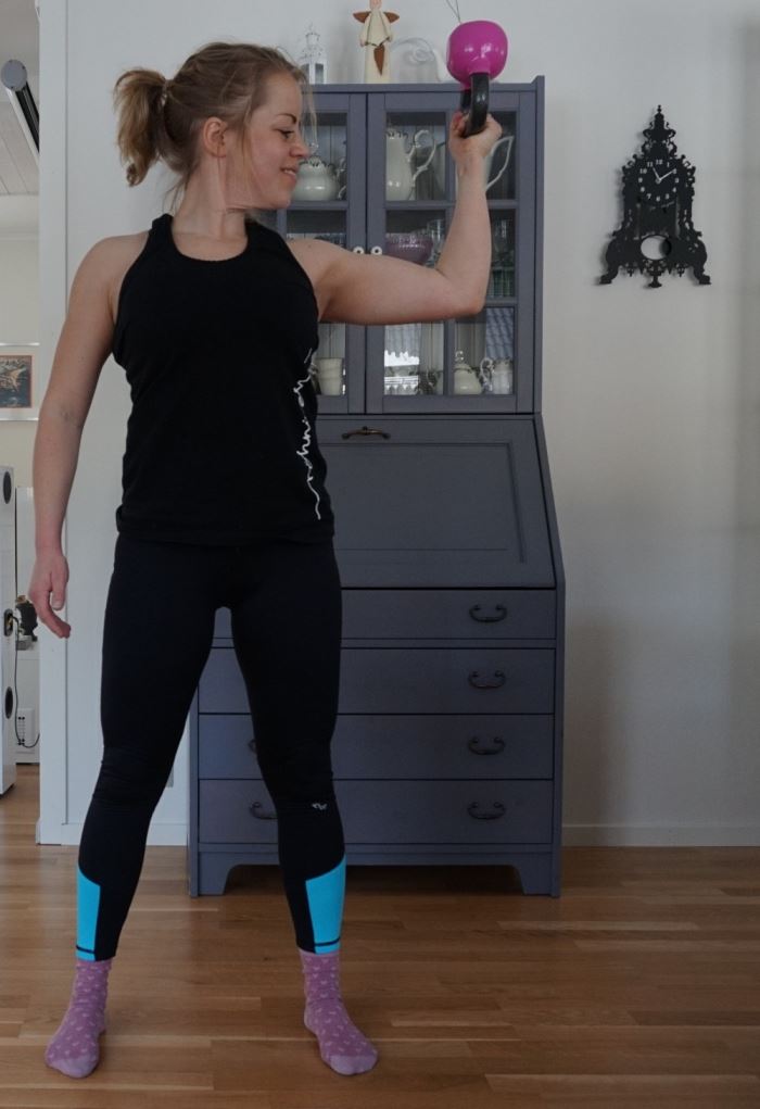 Hemmaträning fyra varv för överkroppen (9