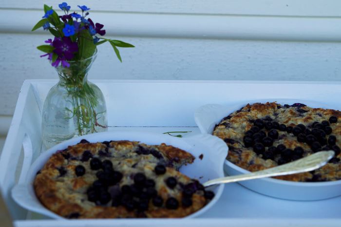 Ugnsbakad blåbärsgröt som en ljuvlig frukost