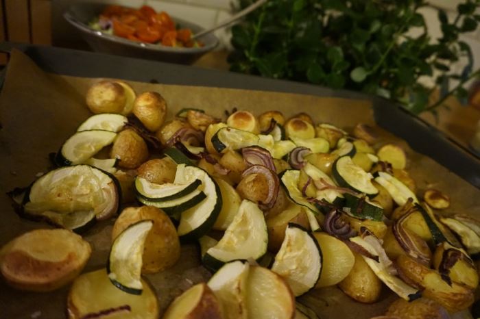 kyckling med tomat- och rödlökssallad middagsfrid (7)