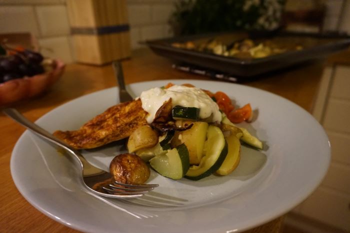 kyckling med tomat- och rödlökssallad middagsfrid (8)