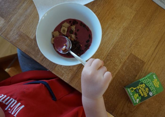 Frukost till barn -  Egen bäryoghurt (7)