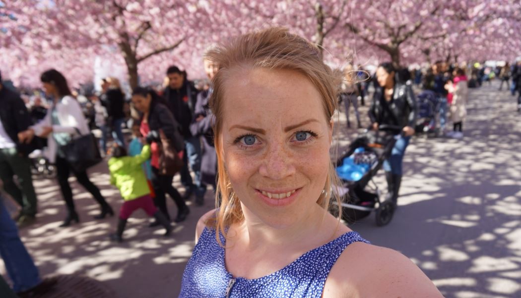 Karin och körsbärsblommor (5